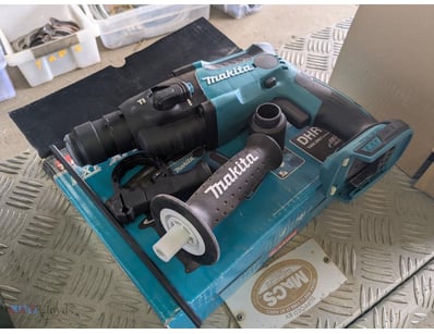 Makita 16mm Cordless Rotary Hammer 

Model: DHR165...