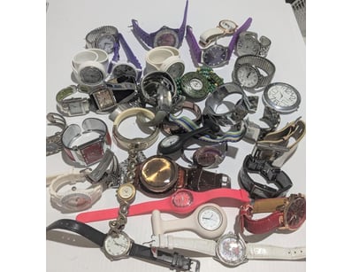 Affordable Watch Market (A1006) - Lot 6521