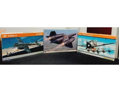 LOT OF THREE WWII AIRCRAFT MODEL KITS - BF 110G-4,...