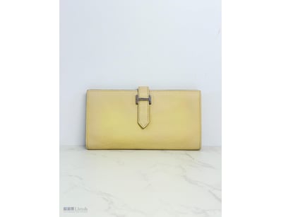 HERMES LONG BEARN WALLET YELLOW

Material: Chevre ...