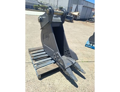 MOSTLY UNRESERVED Machinery & Attachments (ON4400) - Lot 19