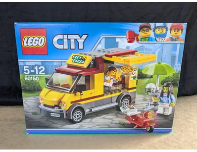 **UNRESERVED** LIFETIME COLLECTION OF LEGO PART... - Lot 370