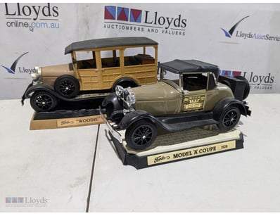 FORD VINTAGE DIE-CAST MODEL COLLECTION - WOODIE WA...
