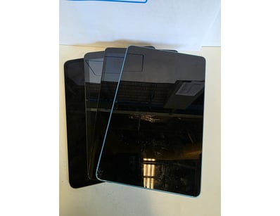 UNRESERVED Airport - Lost Property (A980) - Lot 528