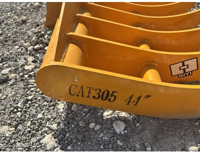 UNRESERVED Factory Direct Lawn Mowers, Golf Cart... - Lot 25