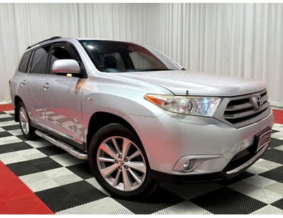 <b>2013 Toyota Kluger Altitude GSU40R - Silver - 1...