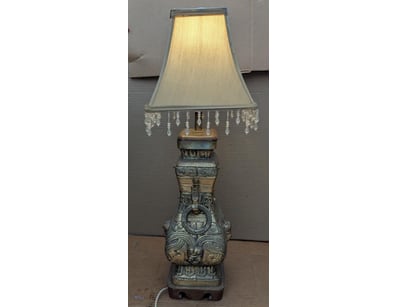 VINTAGE HEAVY BRASS URN TABLE LAMP

60Cm Tall (Wei...