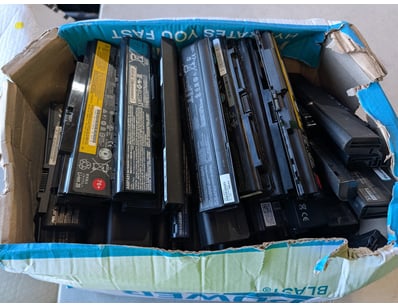 Bulk lot of laptop batteries for parts or repair. ...