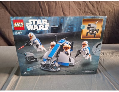 **UNRESERVED** LIFETIME COLLECTION OF LEGO PART... - Lot 293