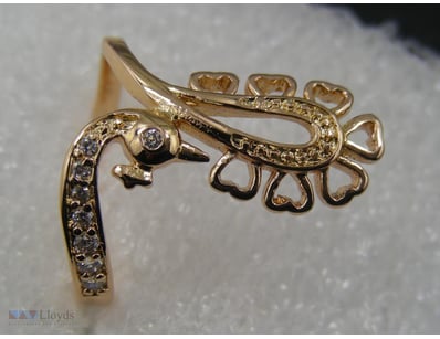 GOLD COLOUR  RING SIZE 7        

Condition: Good ...