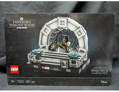 LEGO STAR WARS EMPEROR'S THRONE ROOM SET 75352

Le...