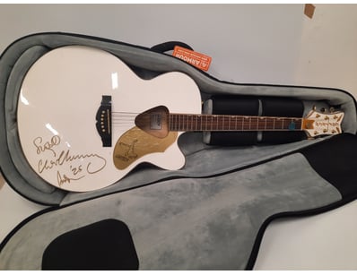 SIGNED WHITE GRETSCH RANCHER FALCON GUITAR

Sign...