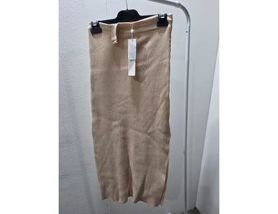 $1.2 Million Designer Fashion Retailer Liquidat... - Lot 256