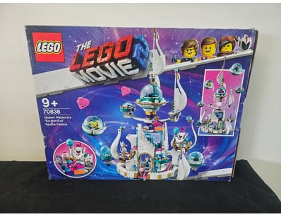 **UNRESERVED** LIFETIME COLLECTION OF LEGO PART... - Lot 995