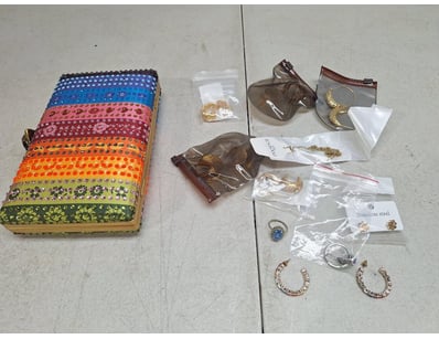 The Curio Collection (A996) - Lot 2011