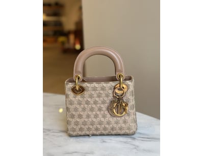 Designer Vault (A1004) - Lot 313