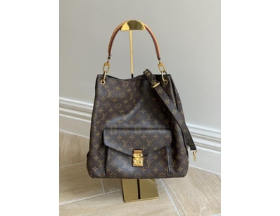 Luxury Designer (A995) - Lot 1210