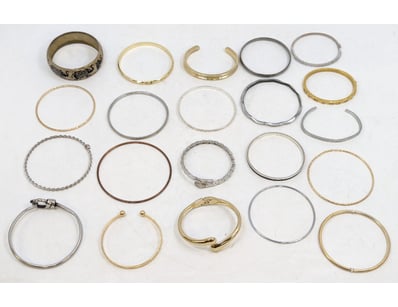 UNRESERVED Airport - Lost Property (A980) - Lot 186