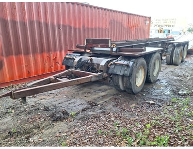 2001 Shephard Aldog Quad Dog Trailer (No Bin)

Y...