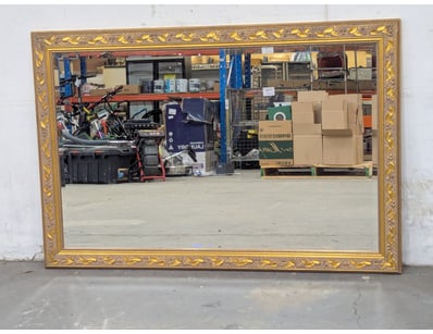 Mirror, gold coloured frame with leaf pattern

Dim...