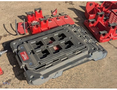 Milwaukee Storage Items 

Includes:
- Packout
- Wa...