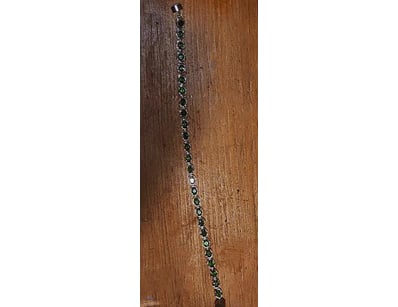 40 TCW STERLING SILVER AND PERIDOT BRACELET     

...