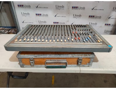 Gadgets, Music & Pastimes (A985) - Lot 13