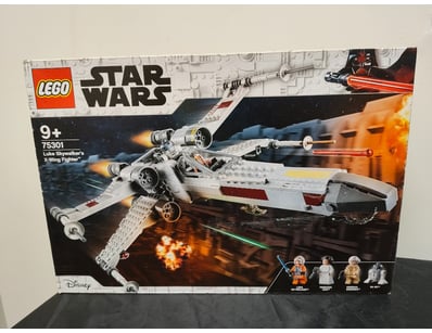 **UNRESERVED** LIFETIME COLLECTION OF LEGO PART... - Lot 275