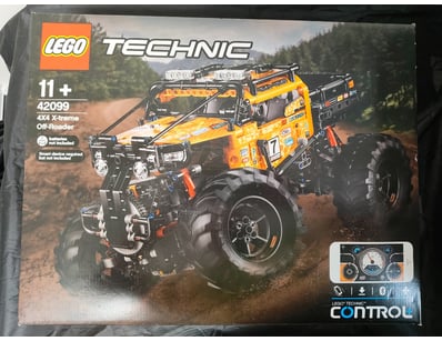 **UNRESERVED** LIFETIME COLLECTION OF LEGO PART... - Lot 911