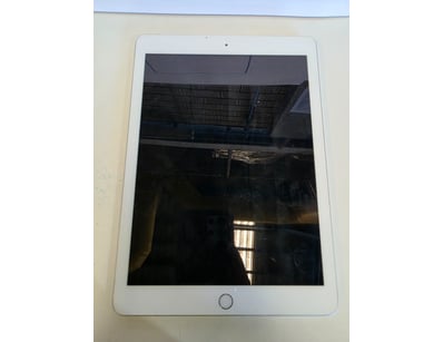 UNRESERVED Airport - Lost Property (A980) - Lot 368