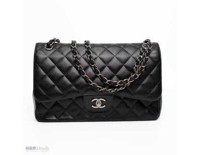 CHANEL CLASSIC FLAP JUMBO SHOULDER BAG     

Chane...