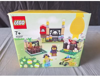 **UNRESERVED** LIFETIME COLLECTION OF LEGO PART... - Lot 296