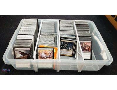 BULK STORAGE CONTAINER HOLDING A LARGE COLLECTION ...