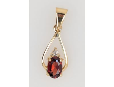 9CT YELLOW GOLD GARNET & DIAMOND PENDANT


5830...