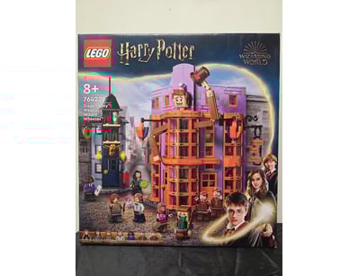 **UNRESERVED** COOKIE'S LIFETIME COLLECTION OF ... - Lot 150