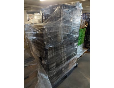 Pallet lot comprising multiple black plastic stora...