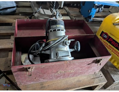 Electric Router & Case

Model: GA-H279A
S/N:W17771...