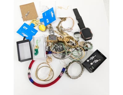 Extensive jewellery and accessories collection com...