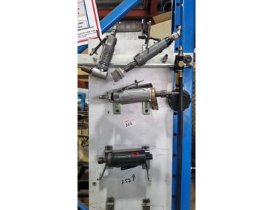 MOSTLY UNRESERVED 4x4 WORKSHOP BUSINESS CLOSURE... - Lot 252