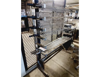 Industrial-grade poultry/bird cage system featurin...
