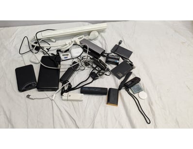 UNRESERVED Airport - Lost Property (A980) - Lot 436