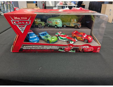 DISNEY, PIXAR CARS 2

1X Carla Veloso 
1X Raoul ...