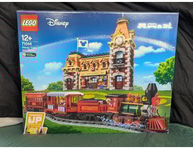 **UNRESERVED** LIFETIME COLLECTION OF LEGO PART... - Lot 104