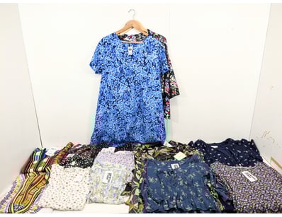Entire Vintage Clothing Store Liquidation (ON11... - Lot 201