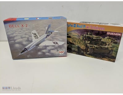 LOT OF TWO SCALE MODEL AIRCRAFT AND TANK KITS - BE...