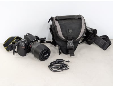 Nikon d5000 digital camera, includes nikon dx af-s...