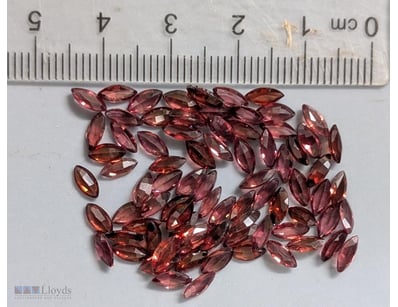 21 CARATS 6X3MM MARQUOISE CUT GARNET GEMSTONES

21...