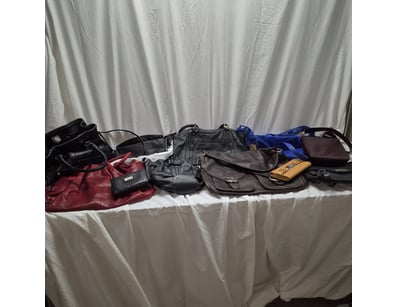 Designer Vault (A983) - Lot 7253