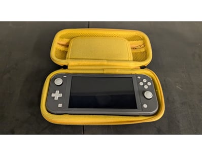 UNRESERVED Airport - Lost Property (A980) - Lot 267