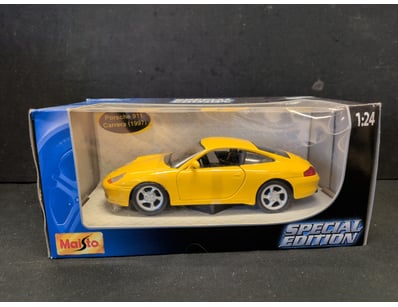 MAISTO SPECIAL EDITION 1:24 SCALE 1997 PORSCHE 911...